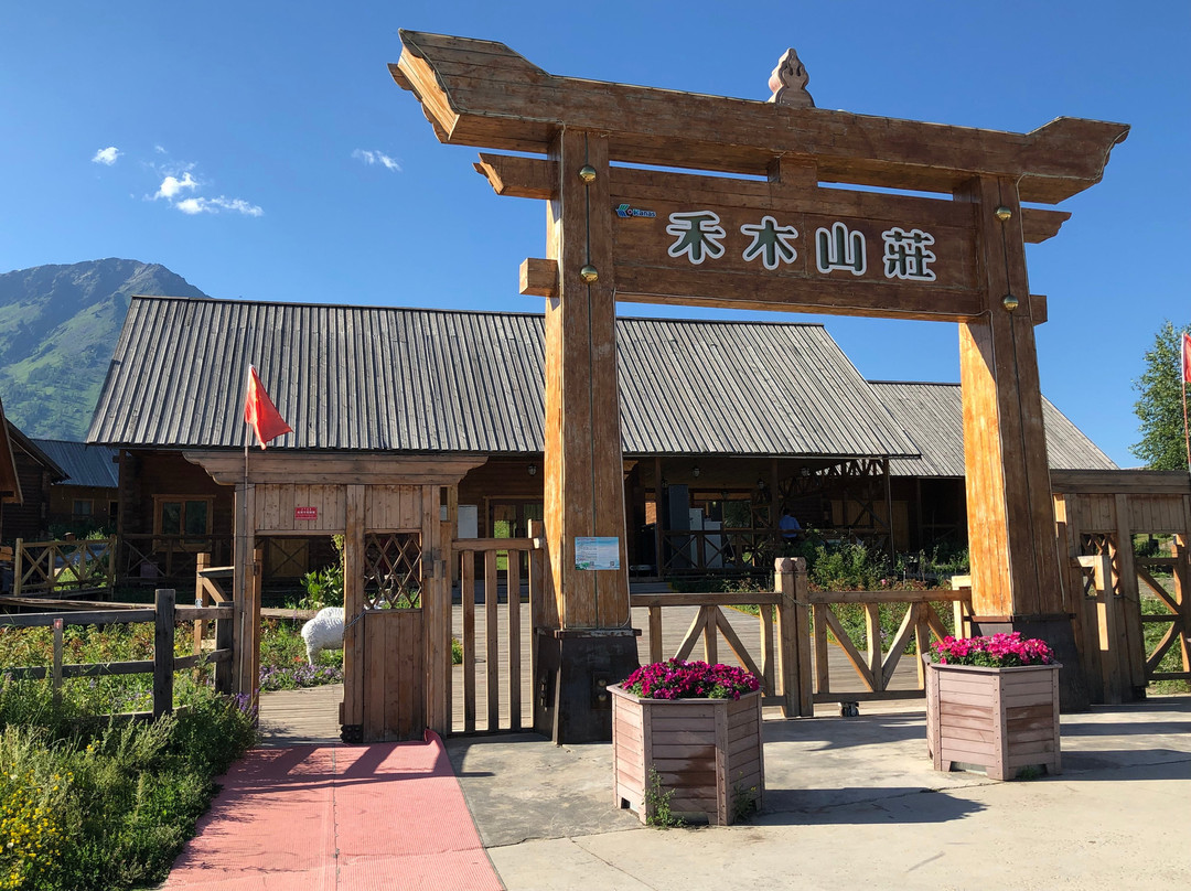 喀纳斯禾木山庄主图