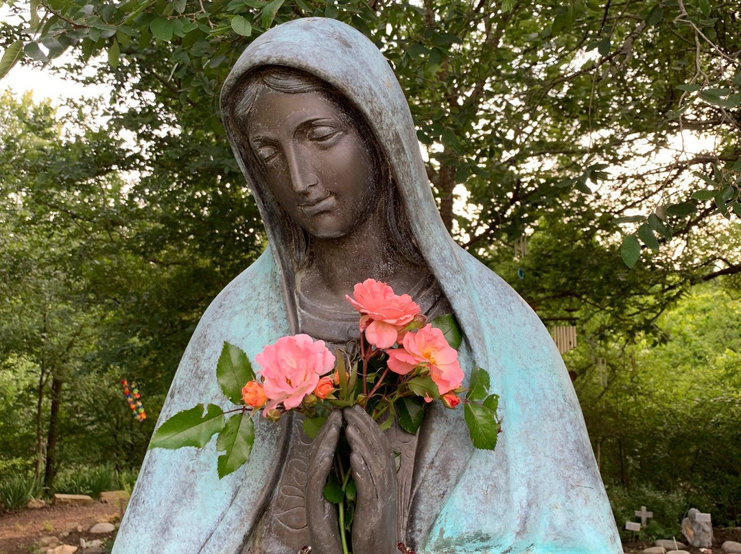 Our Lady of the Rosary Cemetery and Prayer Gardens景点图片