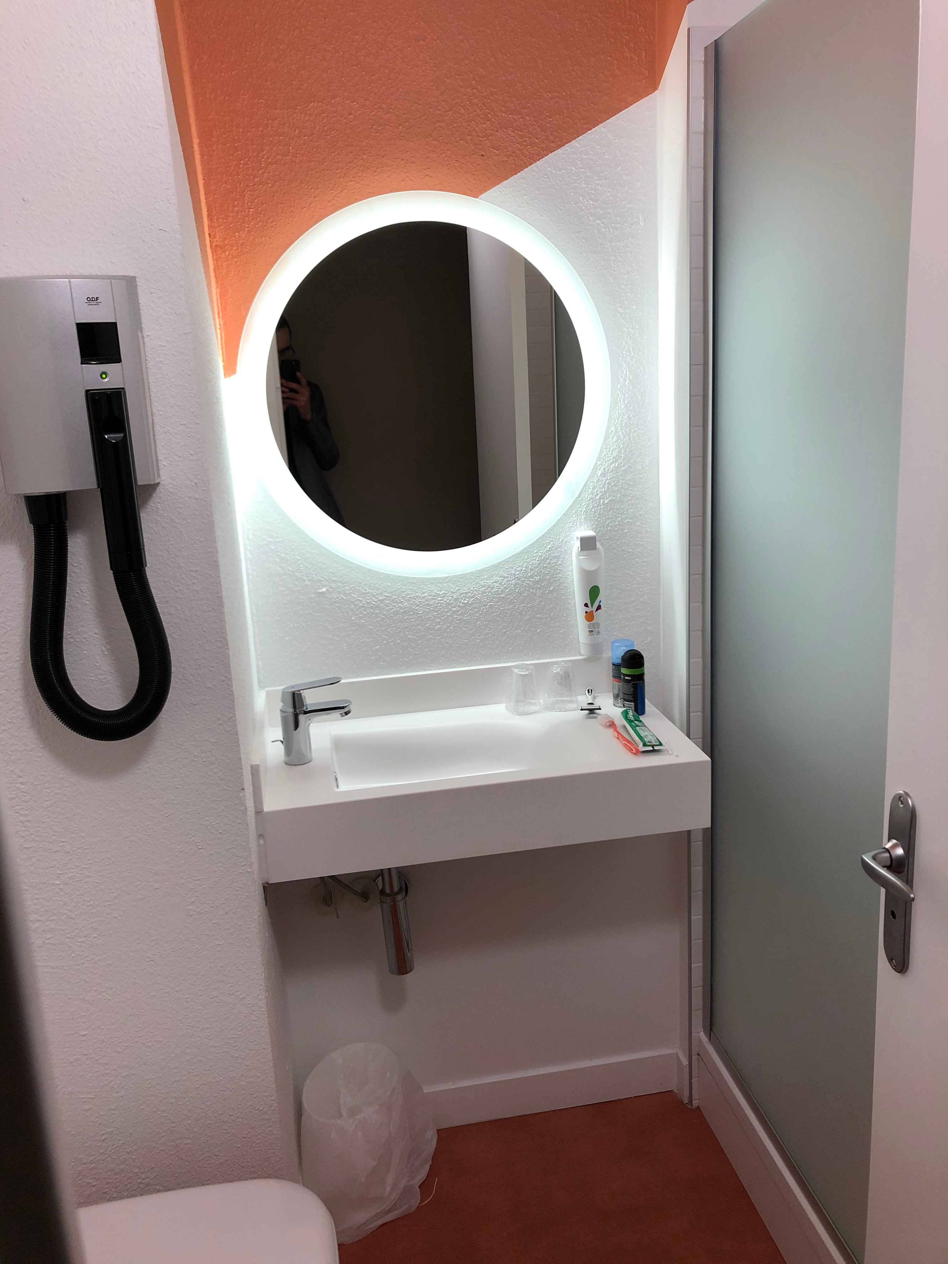 Ibis Styles Toulon Centre Port-浴室