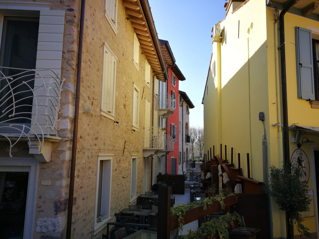 Le Finestre Su Borghetto主图