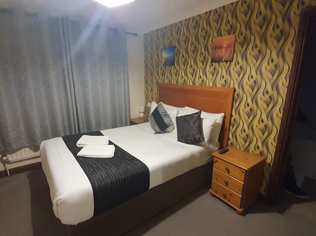 Gatwick Little Foxes Hotel主图