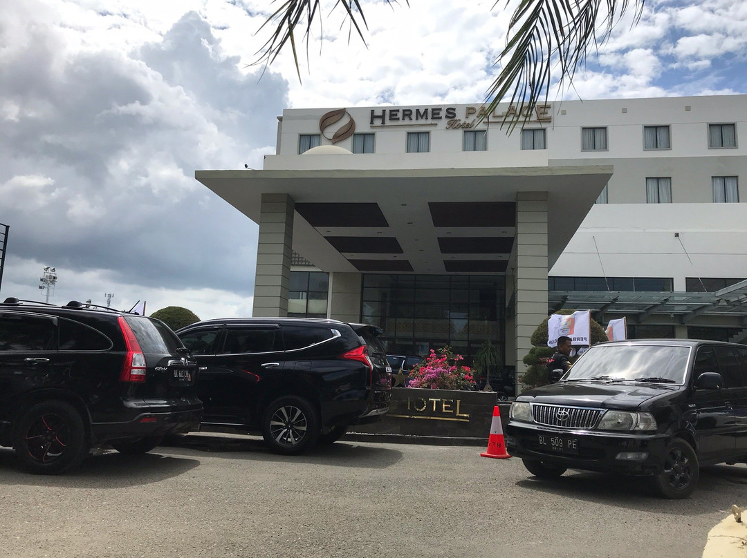 爱马仕宫殿酒店主图