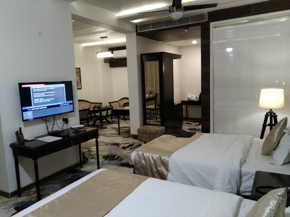 Silver Estate Resort主图