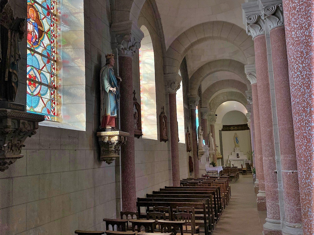 Eglise de Saint Varent景点图片
