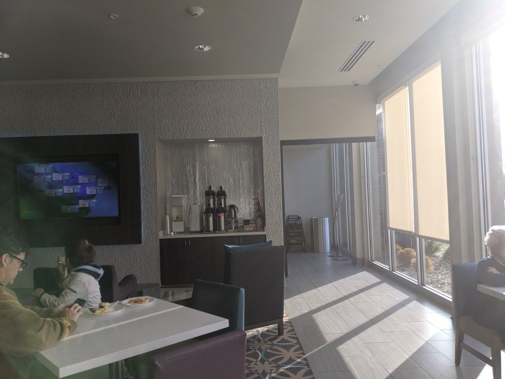 La Quinta Inn & Suites by Wyndham Terre Haute主图