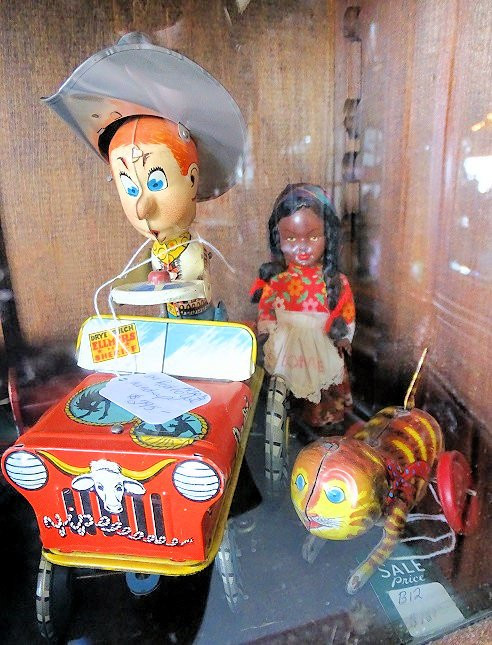 Second Chances Antiques & Treasures-克拉克斯维尔必去景点