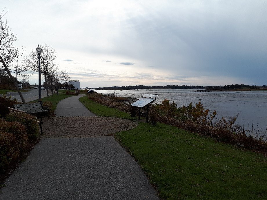 Milton Clock Tower Park-Yarmouth必去景点