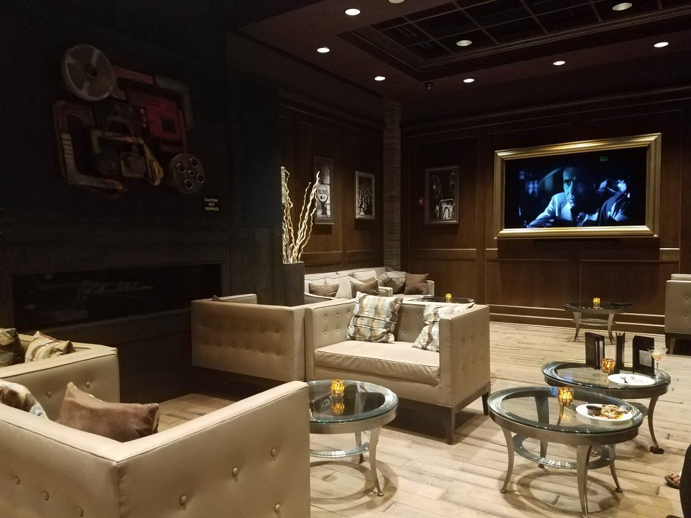 CMX CineBistro Waverly Place-卡瑞必去景点