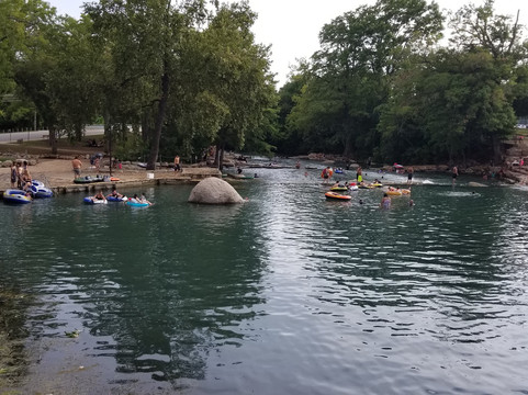 Lions Club Tube Rental-圣马科斯必去景点