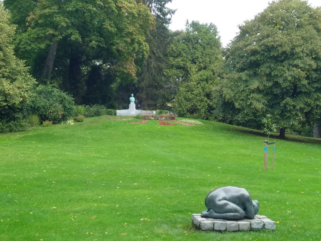 Parc du Waux-Hall-蒙斯必去景点