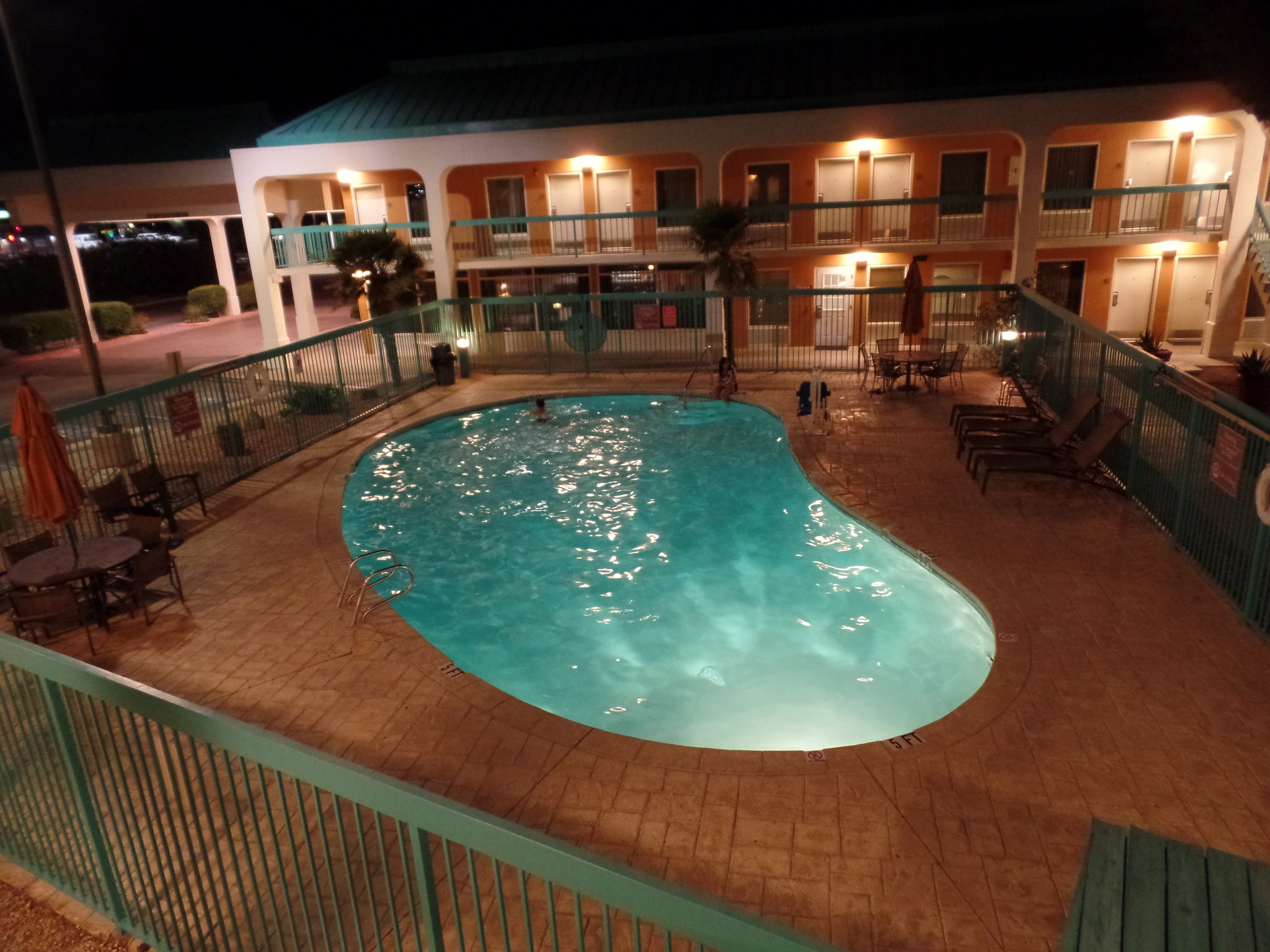 Days Inn by Wyndham Las Cruces-泳池