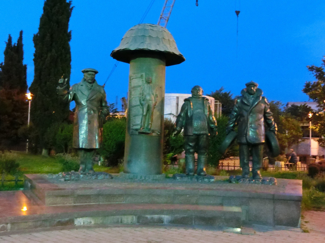 Monument to Characters of Movie Mimino-第比利斯必去景点