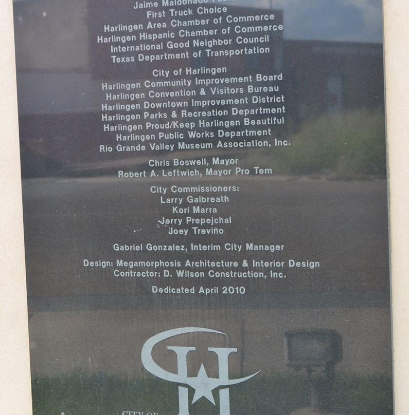 The Centennial Park Mural & Plaza-Harlingen必去景点