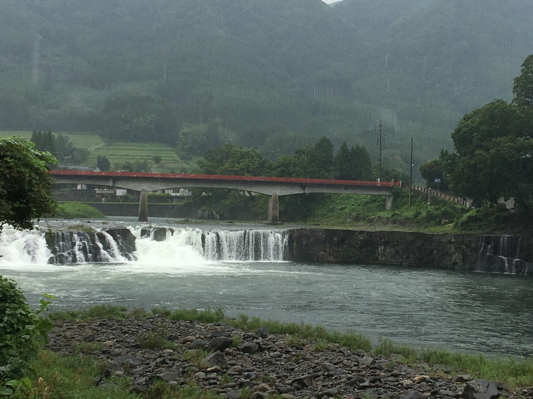 Mikazuki Falls景点图片