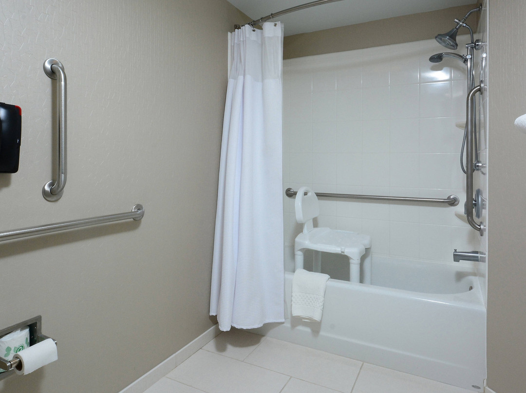 林奇堡春季山丘套房酒店主图