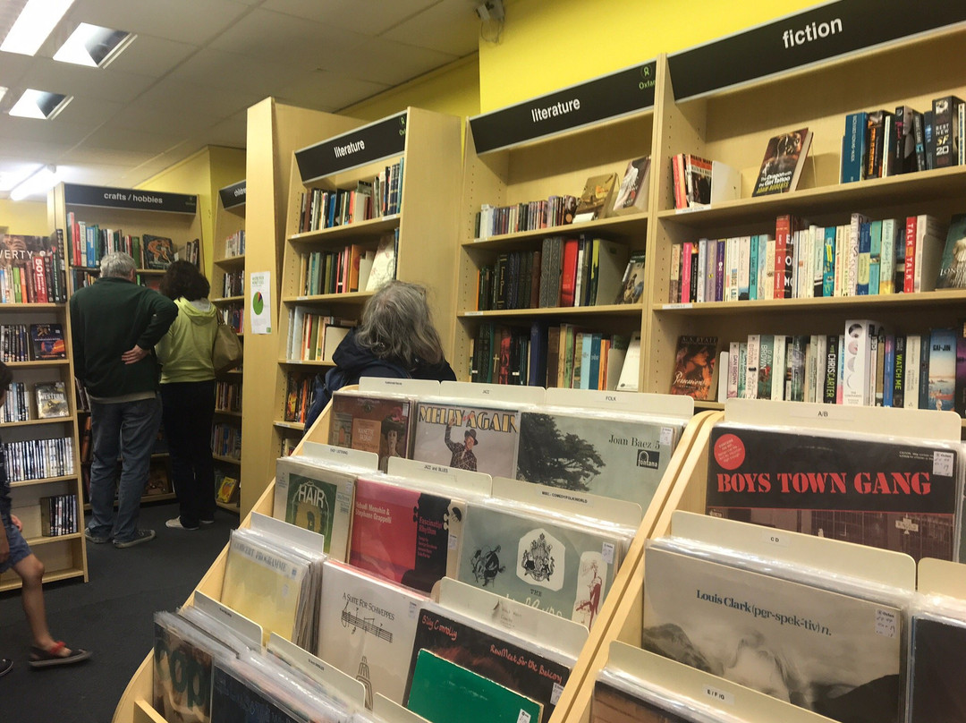 Oxfam Books & Music-托特尼斯必去景点