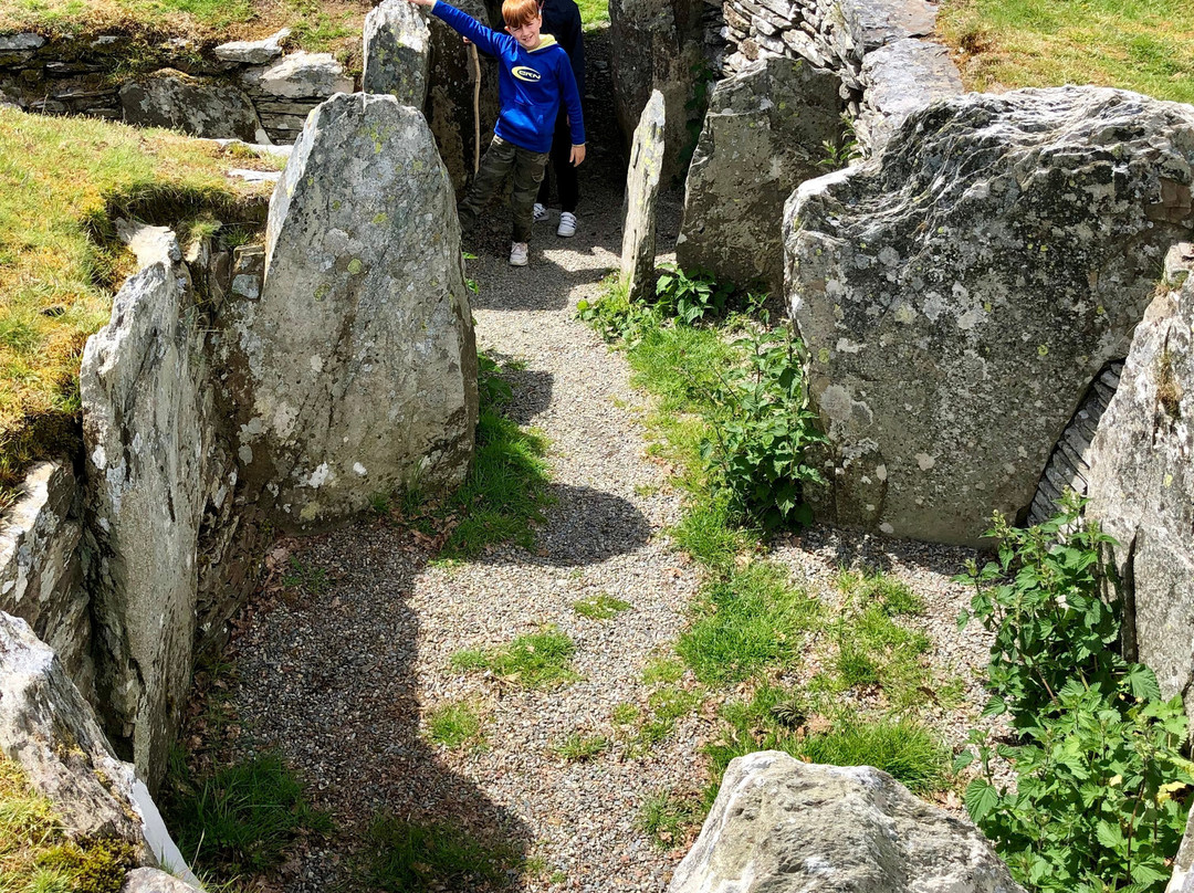 Capel Garmon Chambered Tomb景点图片