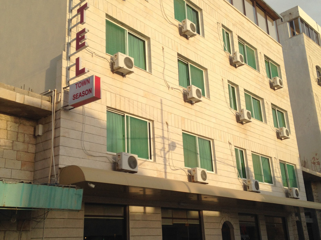 Town Season Hotel主图