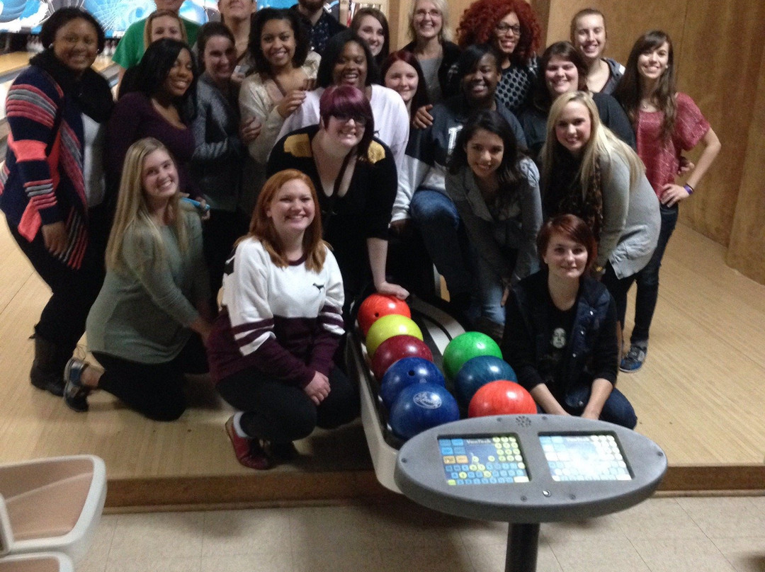 Petro Bowl-莱克查尔斯必去景点