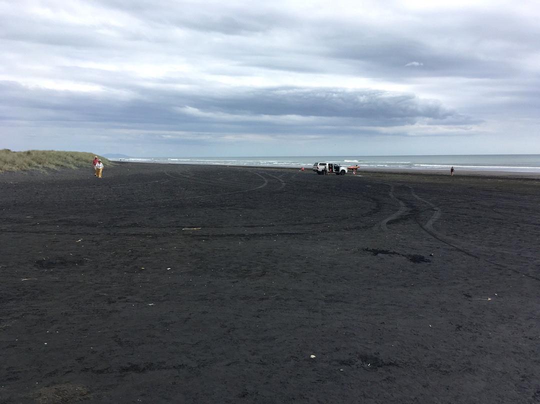 Kariotahi Beach景点图片