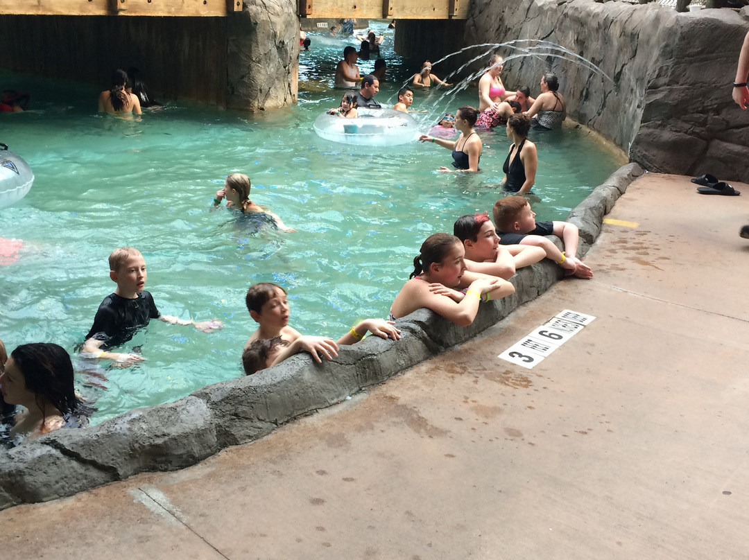 Six Flags Great Escape Lodge & Indoor Waterpark-昆斯伯里必去景点