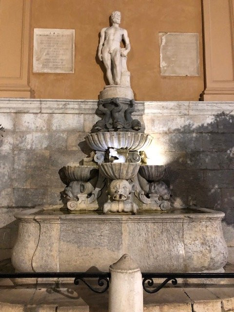 Fontana di Saturno di Trapani-特拉帕尼省必去景点