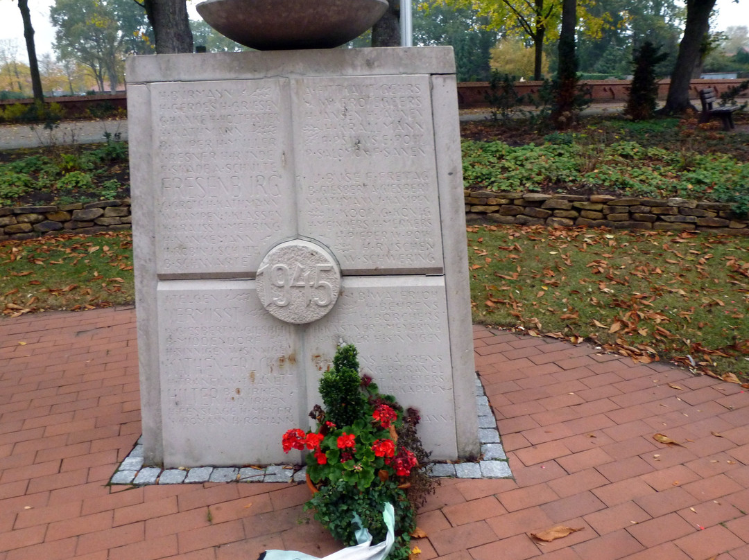 Ehrendenkmal der Gefallenen und Vermisten der zwei Weltkriege.景点图片