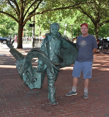 Edgar Allan Poe Statue-波士顿必去景点