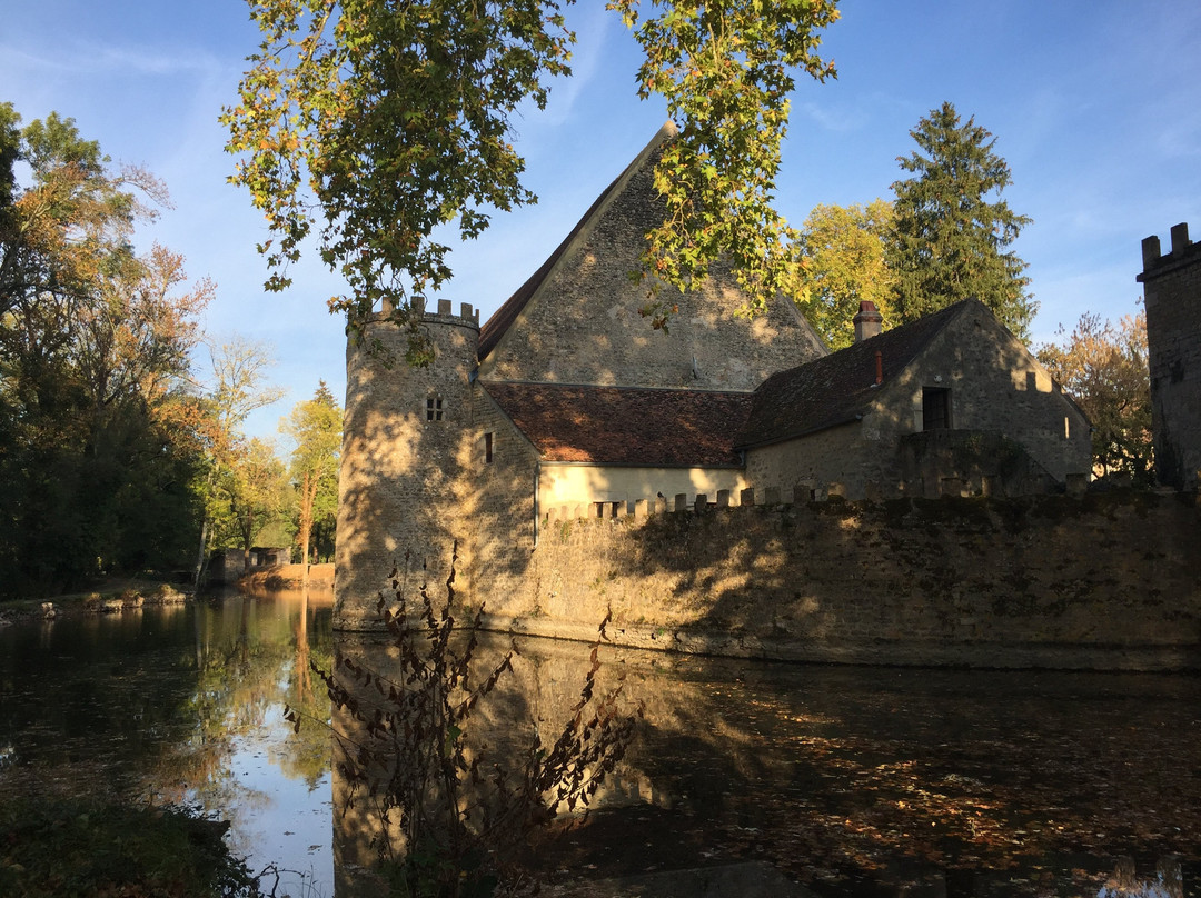 Chateau De Vault De Lugny主图