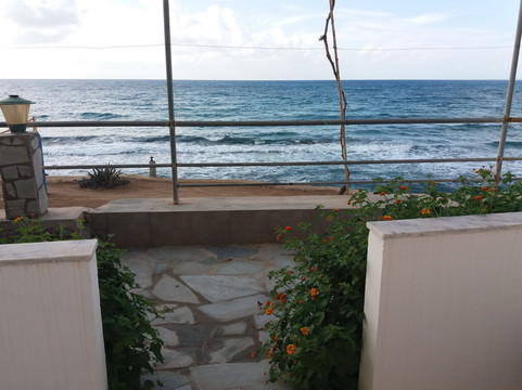 Ilyssion Beach Hotel主图