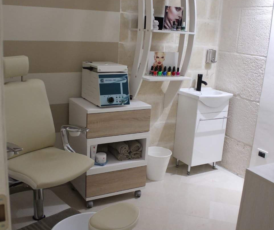 La Perla Bianca Centro Estetico-奥斯图尼必去景点