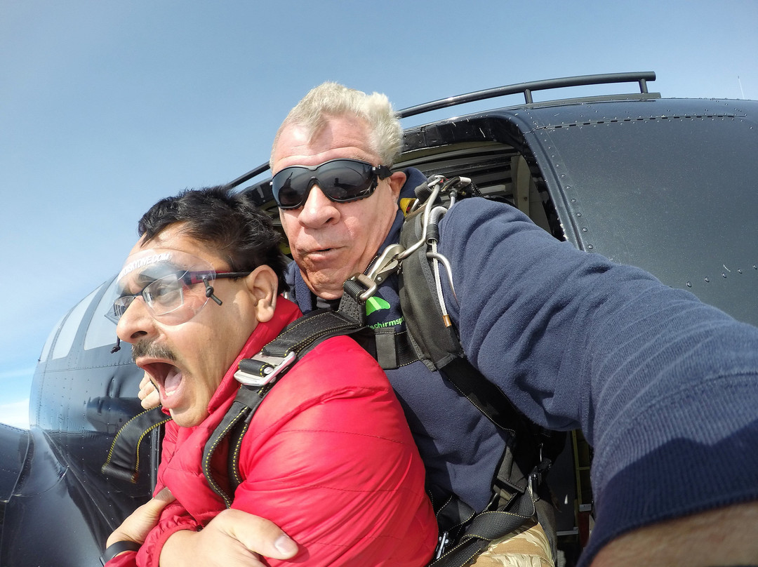 Skydive Extreme Calgary-Beiseker必去景点