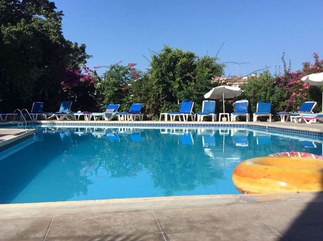 Hilltop Gardens Hotel Apartments主图