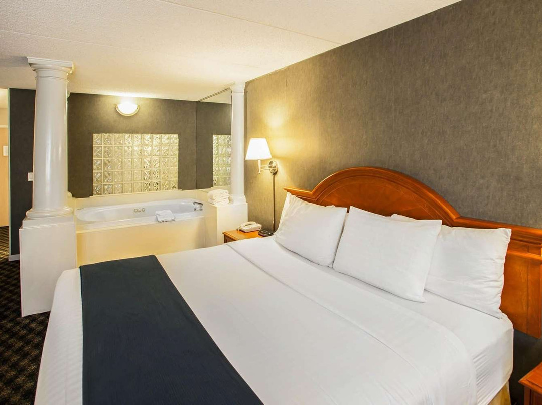 芝加哥圣查尔斯快捷假日酒店主图