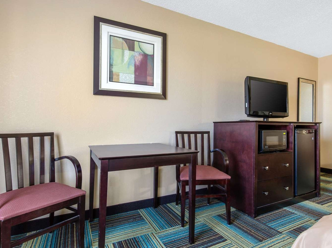 Quality Inn & Suites Arnold - St Louis主图