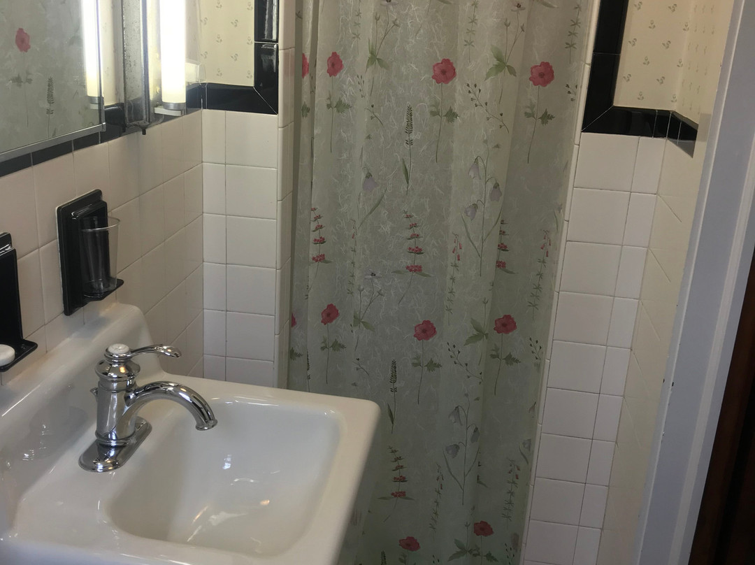 Bear Mountain Bridge Motel主图