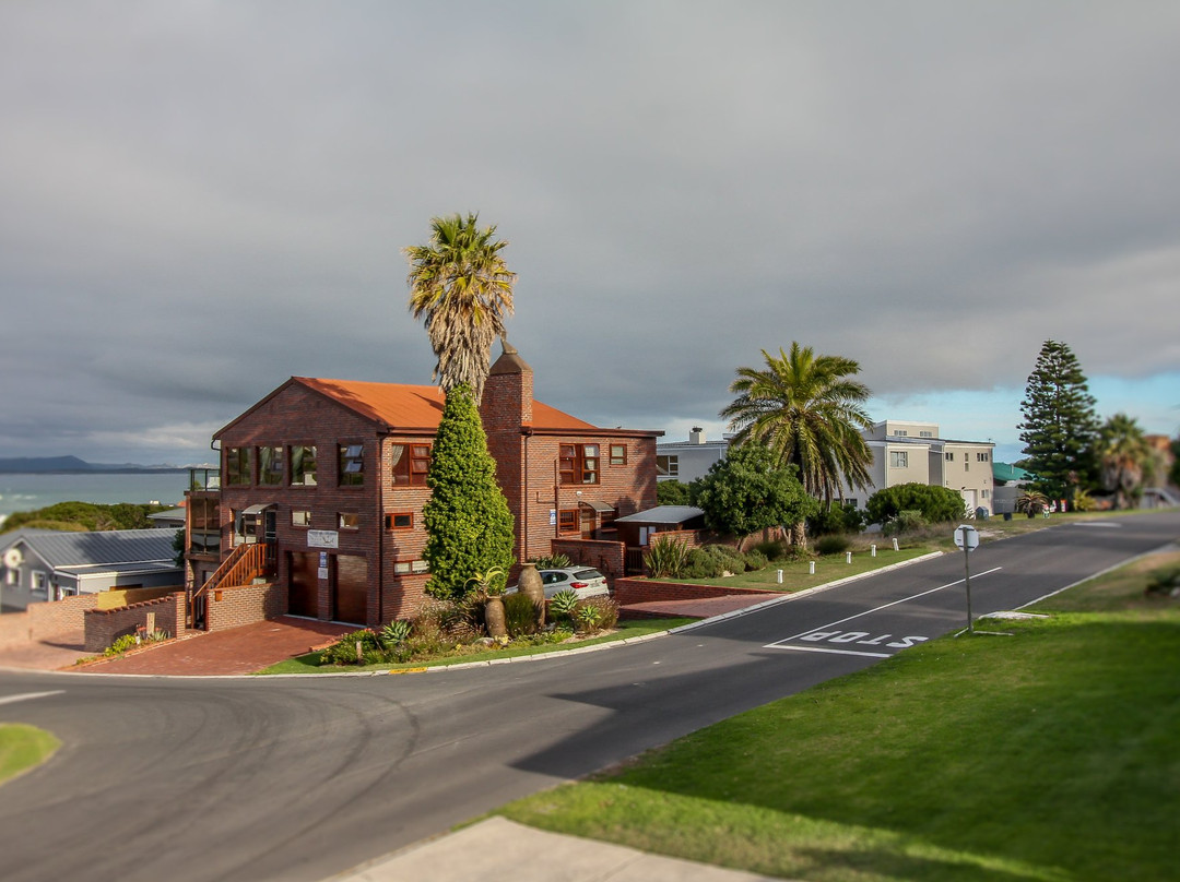 White Shark Guest House主图