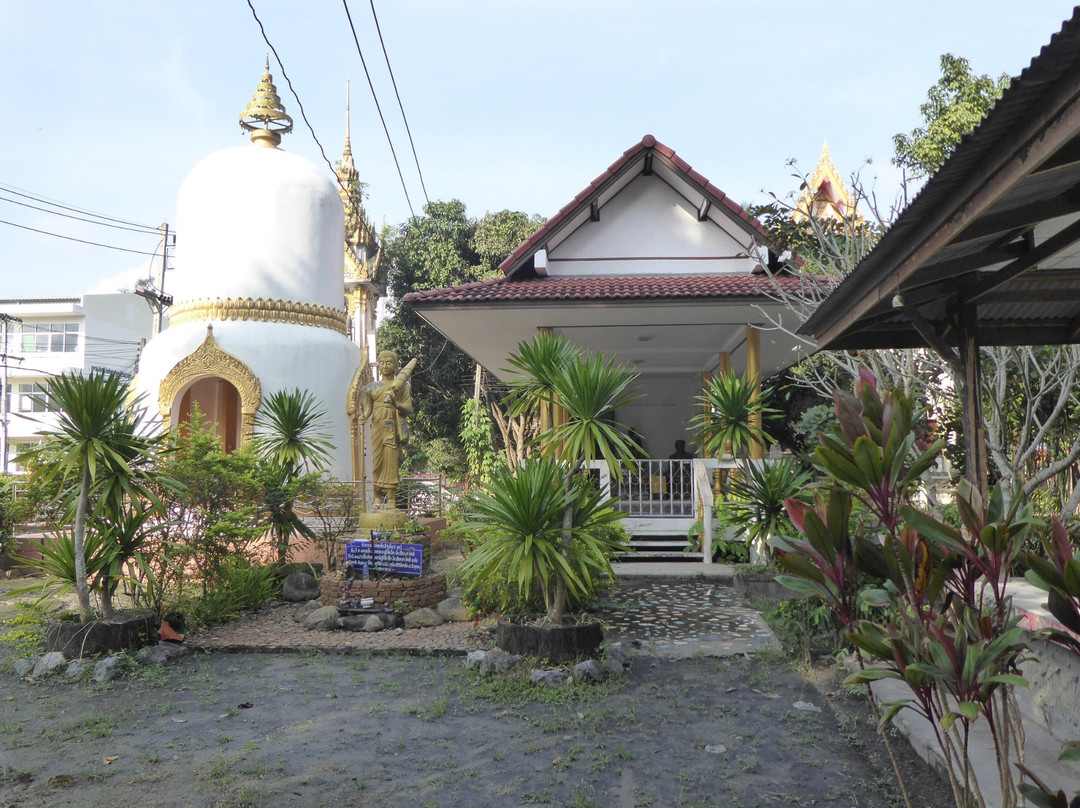 Wat Samut Tharam-利巴诺伊必去景点
