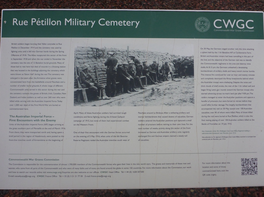 Rue Pettilon Military Cemetery景点图片
