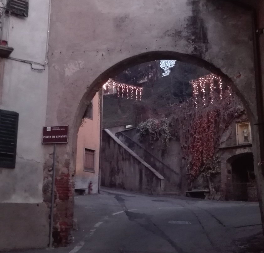 Arco di Levante景点图片