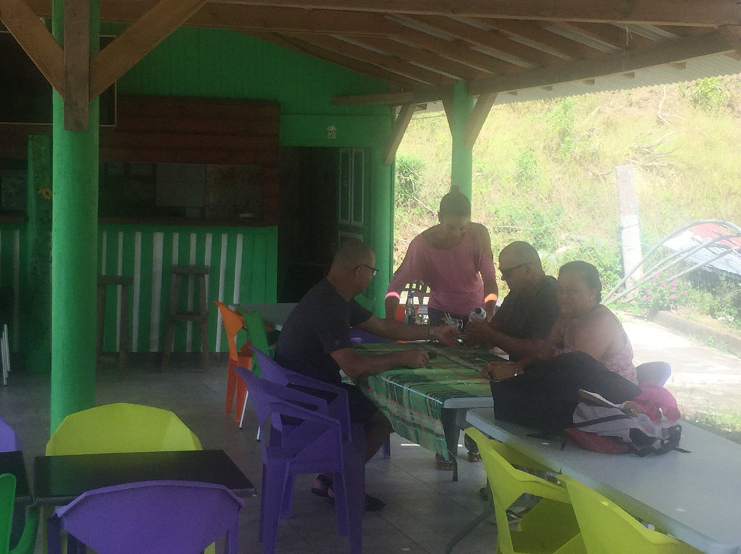 Terre-de-Bas餐馆和美食-Au Petit Grill