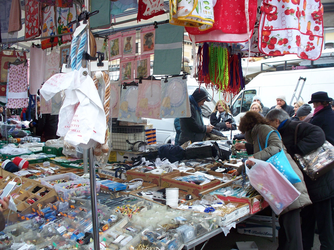 Mercato Settimanale Martedì-米兰必去景点