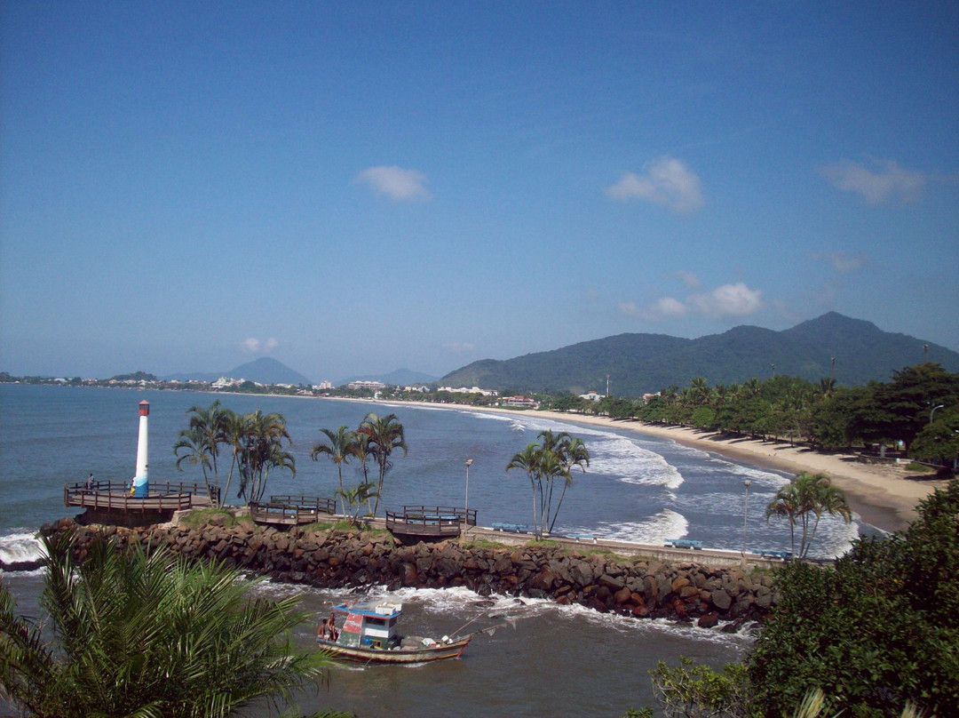 Praia da Enseada旅游景点-Cruzeiro Lighthouse
