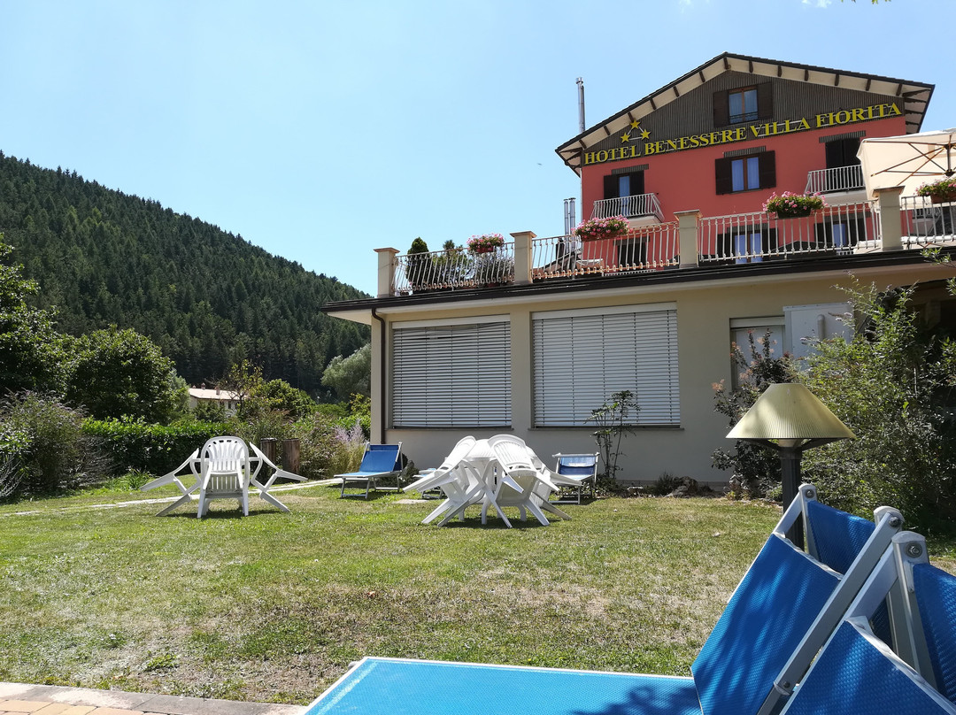 Rasiglia酒店住宿-Hotel Benessere Villa Fiorita