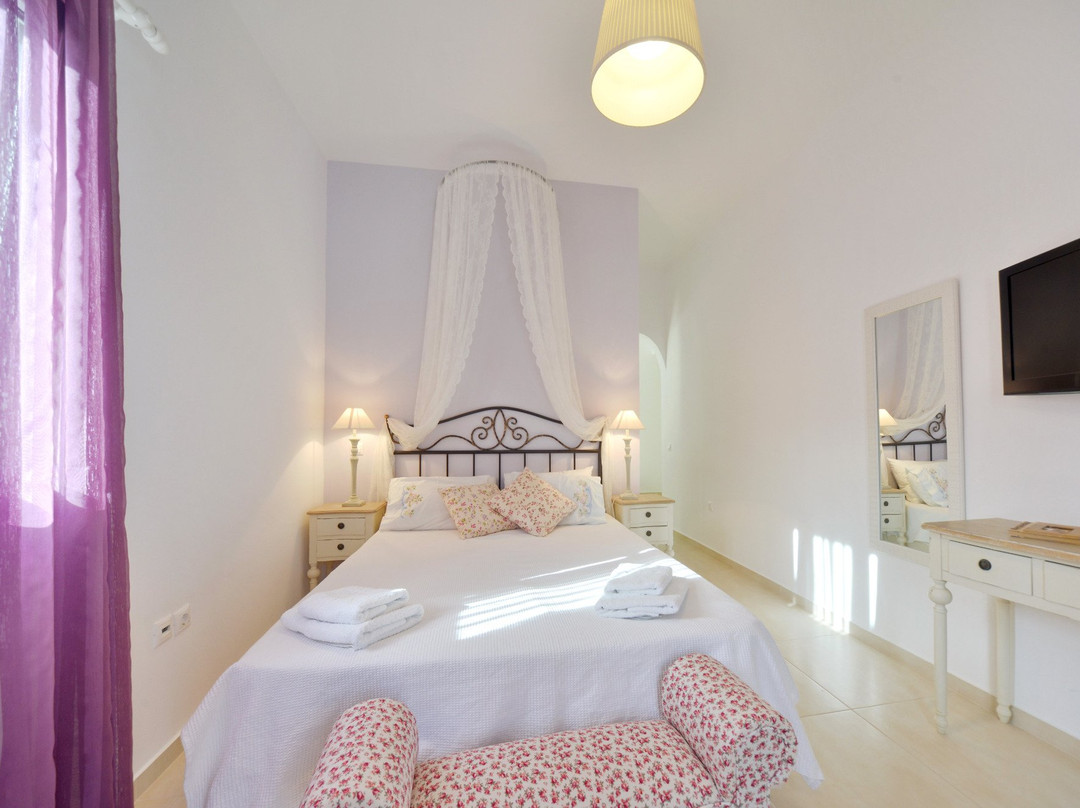 Niriides Luxury Studios主图