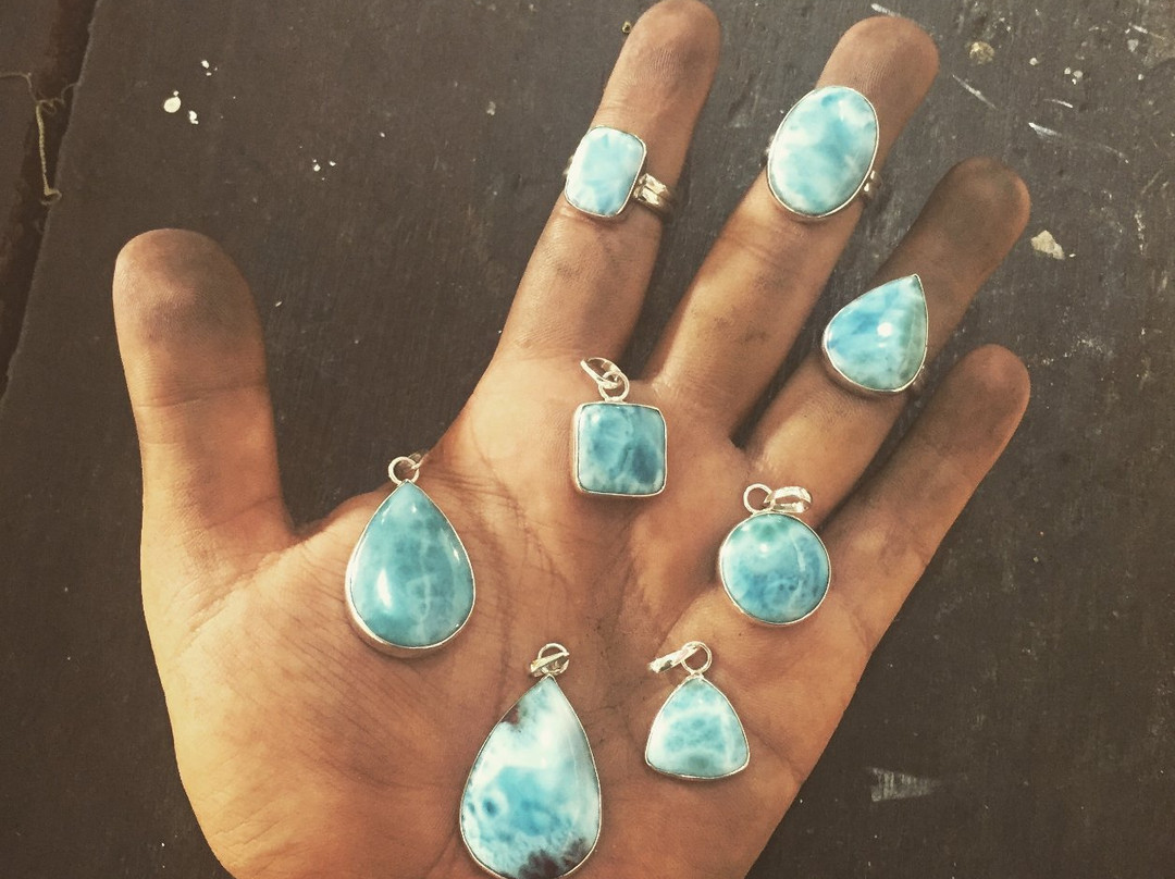 Dewi Sitha Jewelry-苏卡瓦堤必去景点