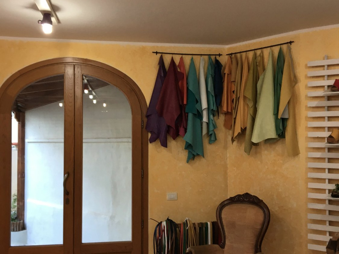 Davide Sessa Artigiano Pellettiere-普拉必去景点