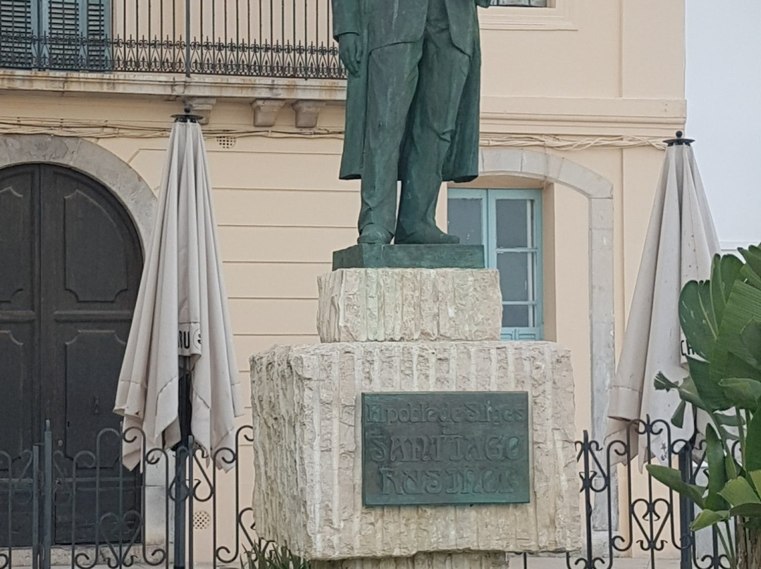 Monumento a Santiago Rusinol-锡切斯必去景点