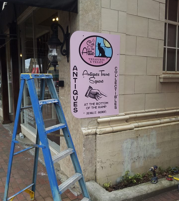 A Cat In The Attic Treasures & Treats Antiques Towne Square-韦恩斯维尔必去景点