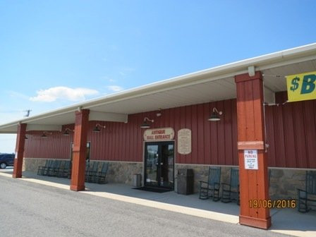 Cackleberry Farm Antique Mall景点图片